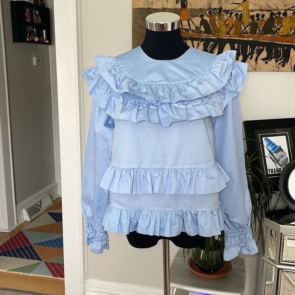 crās Ruffled Back Button Top - Picture 2 of 10